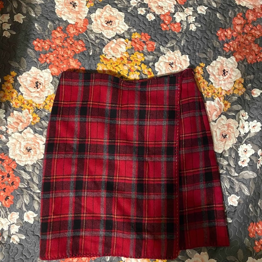 Eddie Bauer plaid skirt.  Size 6